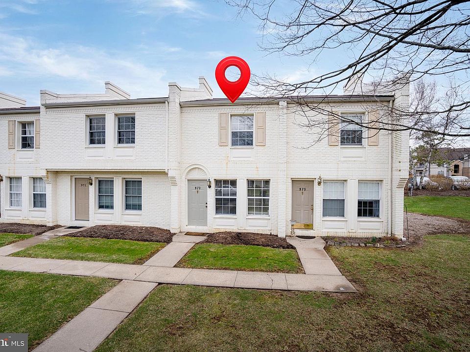 1st image of 973 Stratford Ct