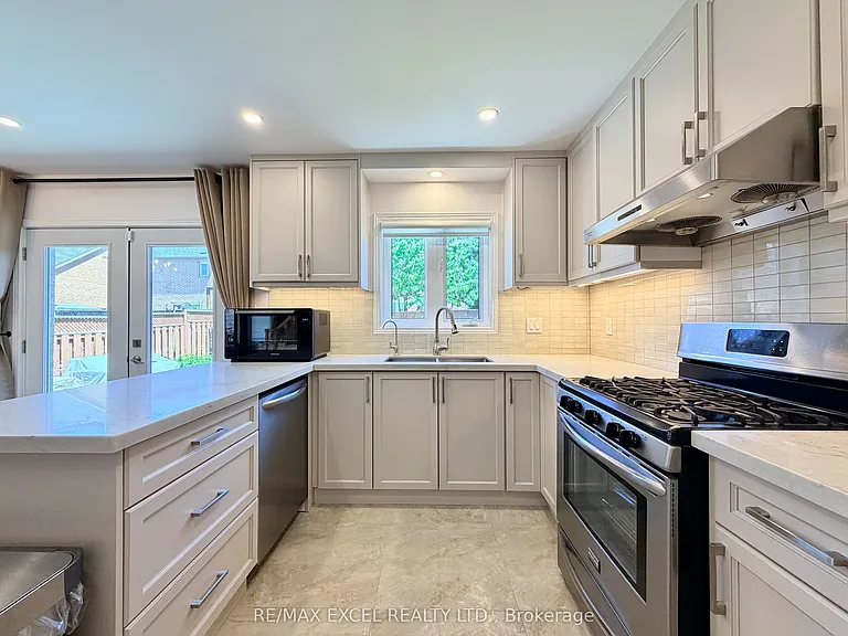 81 Alfred Paterson Dr — Photo 3