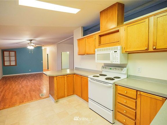 4th image of 21201 NE 58th Street #17