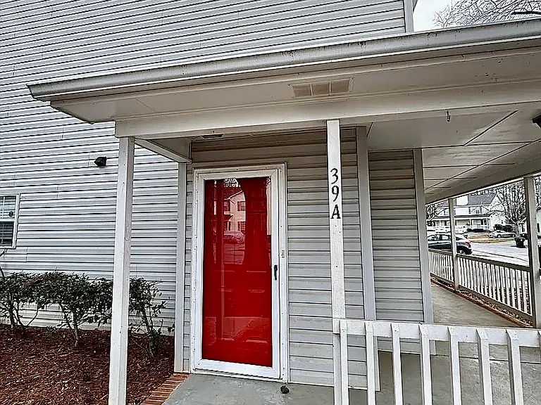 39 Huntsfield Dr — Photo 2