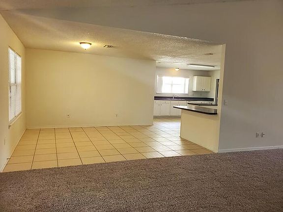 5th image of 26 Pine Croft Ln