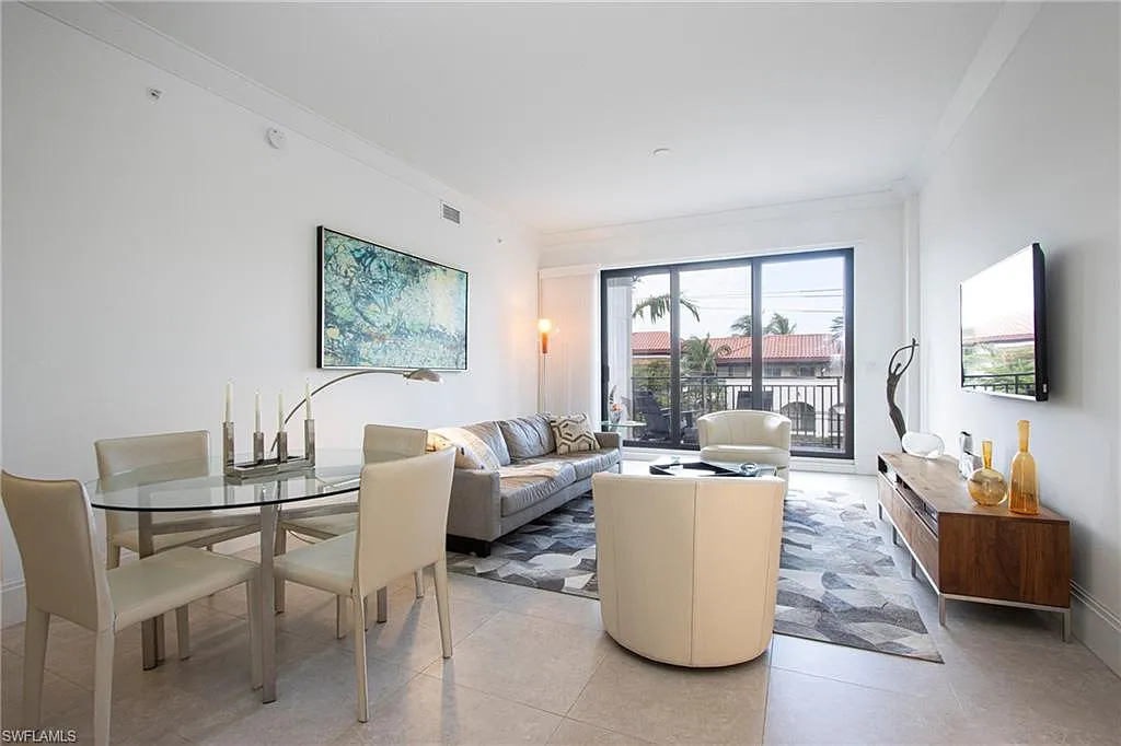2 bed, 2.0 bath, 1268 sqft, $10,975 — Photo 2