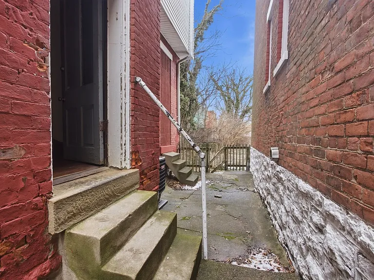 122 E University Ave — Photo 16