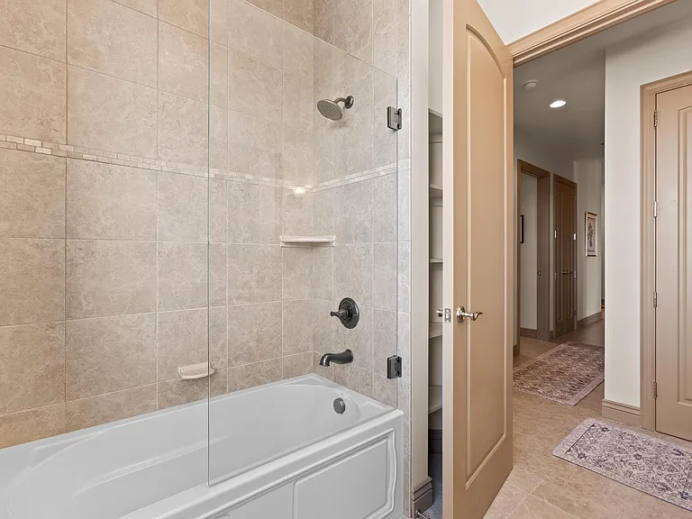1112 W Main St #406 — Photo 32