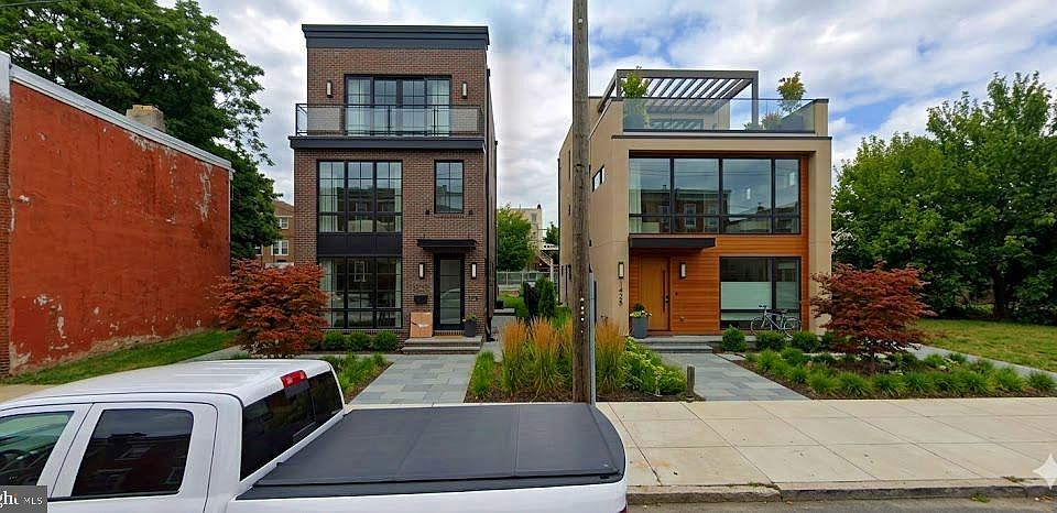 1st image of 710 W 6th St