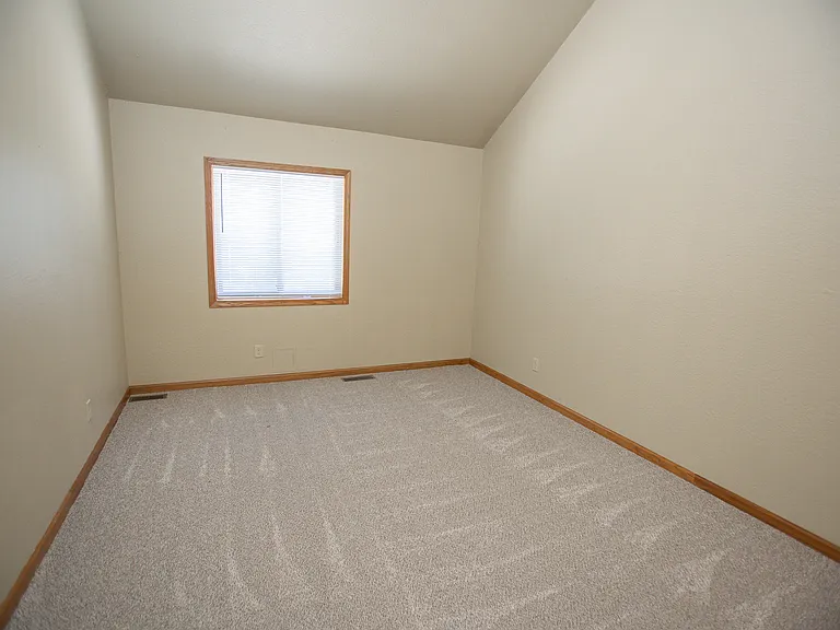 1015 Madison St E — Photo 13