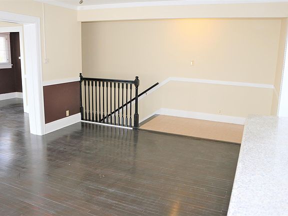 5th image of 1146 E 2nd St Floor 2