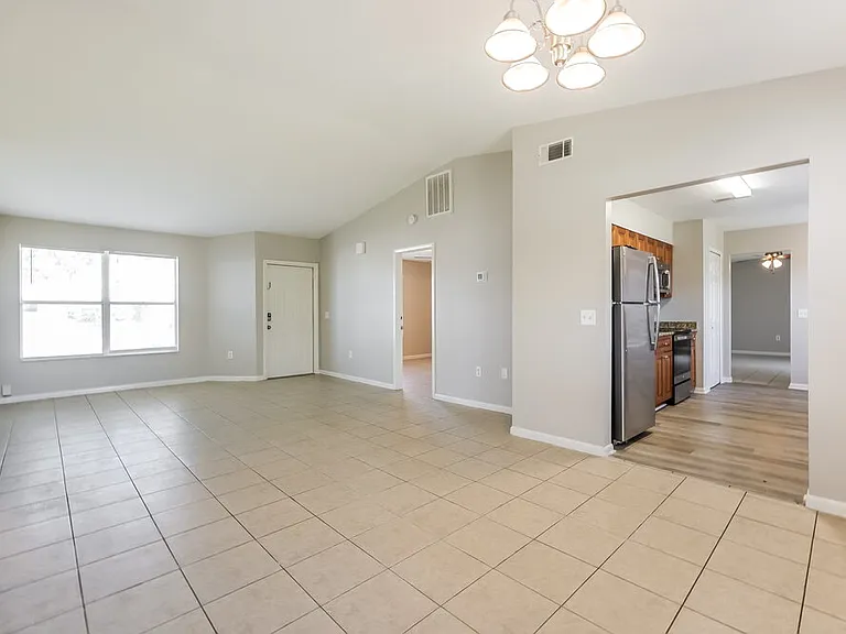2122 SE 6th Ln — Photo 6