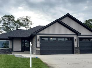 6054 Fuller Cir, Wyoming, MN 55092