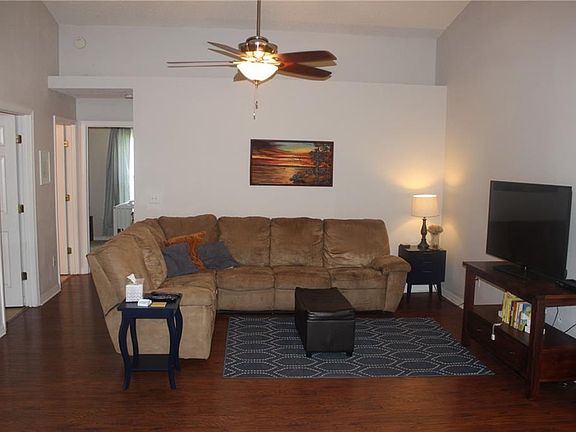 5th image of 530 Augustine Ct