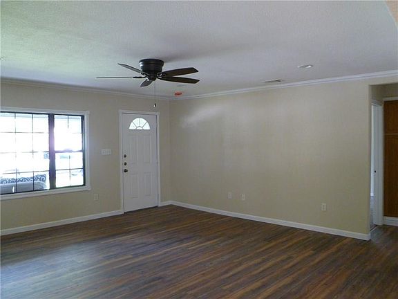 4th image of 812 Odie Dr