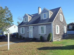 33 Nicholson Cres, Middletown, RI 02842