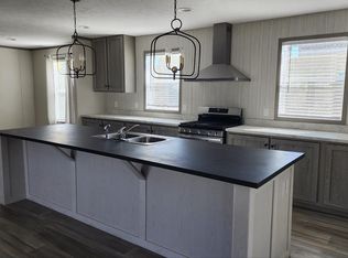 69 Deerfield Pines Dr, North Branch, MI 48461