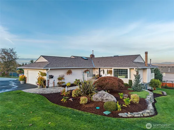 8203 Woodland Avenue E, Puyallup, WA 98371