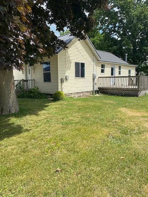 3 bed, $810 — Photo 1