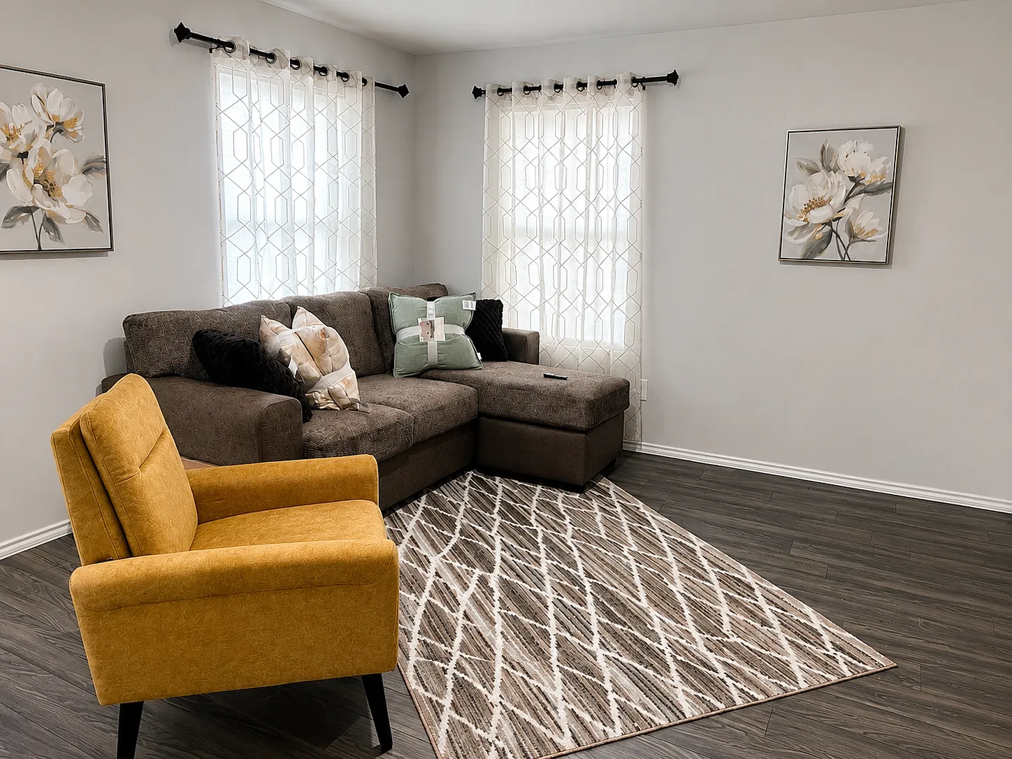 5 bed, 2600 sqft, $6,000 — Photo 1