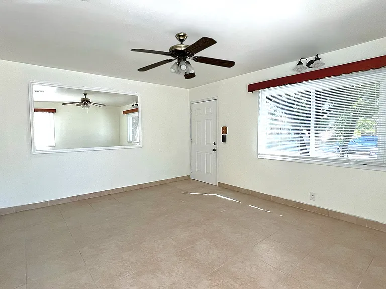9286 Klinedale Ave — Photo 2