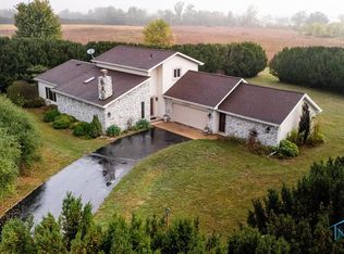 19330 Tuller Rd, Bowling Green, OH 43402