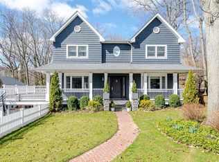 4 Hilltop Rd, Port Washington, NY 11050