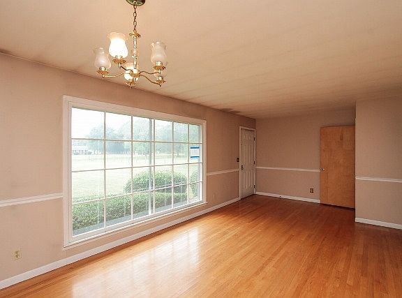 5th image of 6901 Woodbury Pike