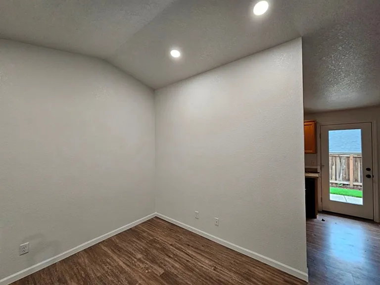 885 Creek Ct NW — Photo 6