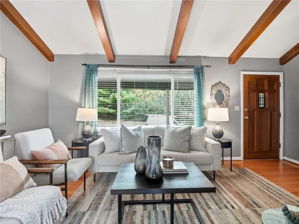 8133 W 93rd St, Overland Park, KS 66212