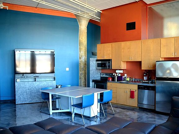 5th image of 815 W Market St Unit 806