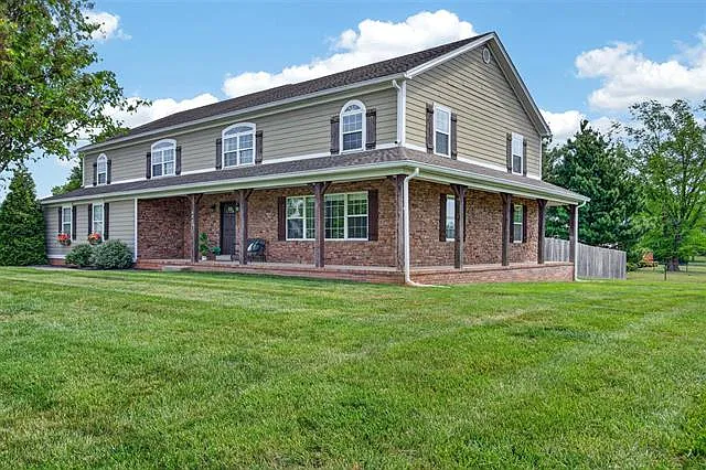627 Farmer Lane — Photo 1