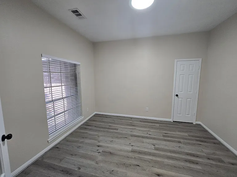 1806 Laurel Bay Dr — Photo 2