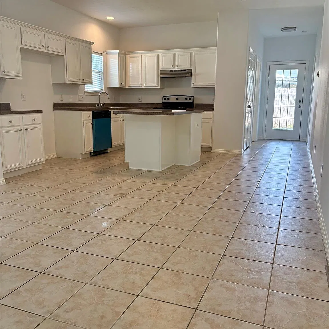 3 bed, 2.0 bath, 1515 sqft, $1,750 — Photo 3