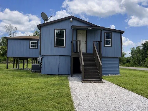 202 Snug Harbor Dr, Liverpool, TX 77577