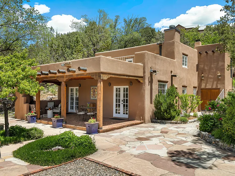 100 Tesuque Village Rd — Photo 1