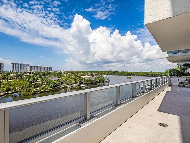 330 Sunny Isles Blvd #5-506 — Photo 4
