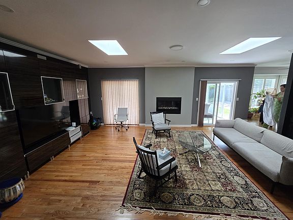 2nd image of 15580 20th Ave