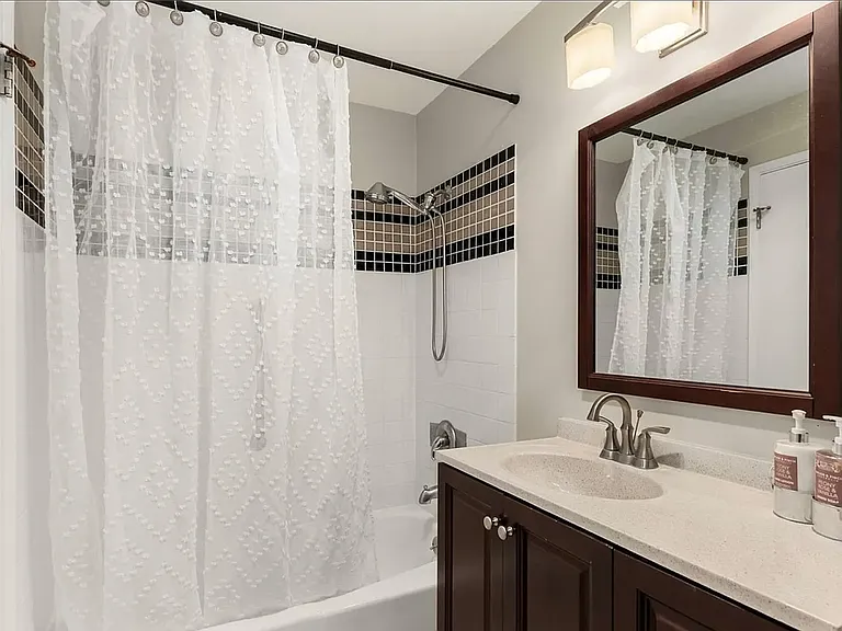 12210 SE 60th St #11 — Photo 15