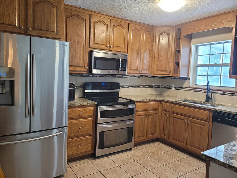 632 Mayflower Ave — Photo 3