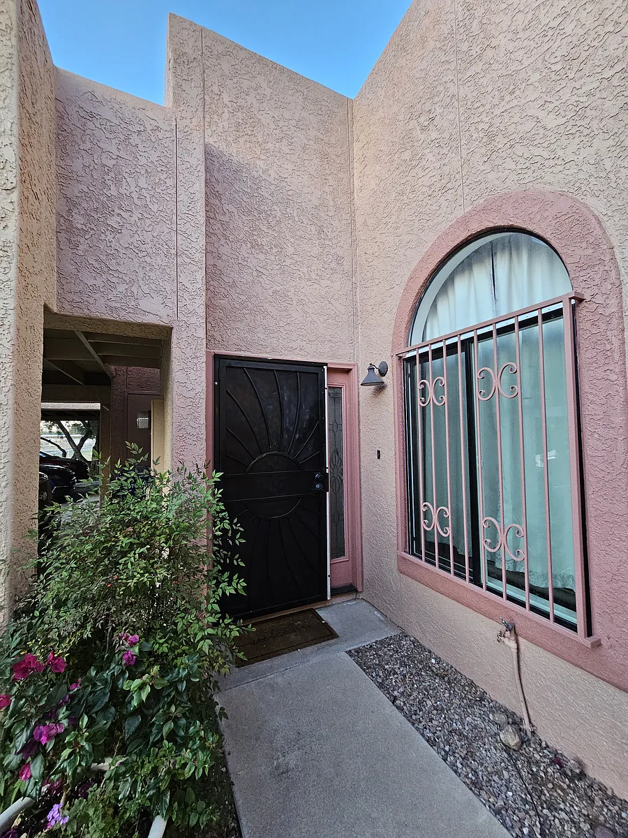 Building Photo - 3984 N Roger Ln