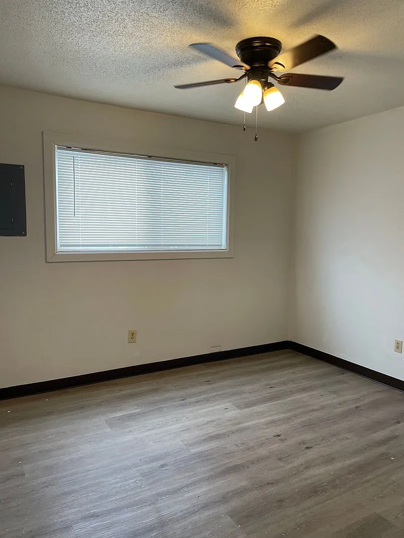 Knollridge Garden Apartments — Photo 3