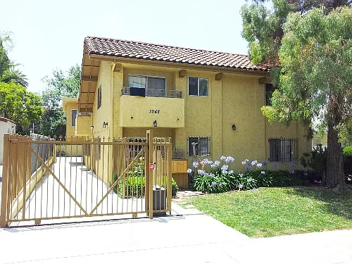 5048 Rosewood Ave Photo 1