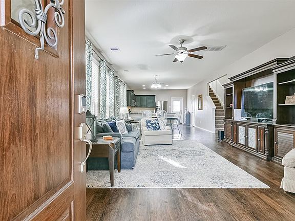 4th image of 3043 Hawthorne Glen Ln