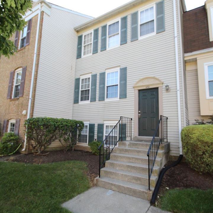 1st image of 602 Ivy League Ln