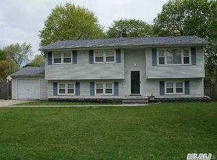 147 Coates Avenue N, Holbrook, NY 11741