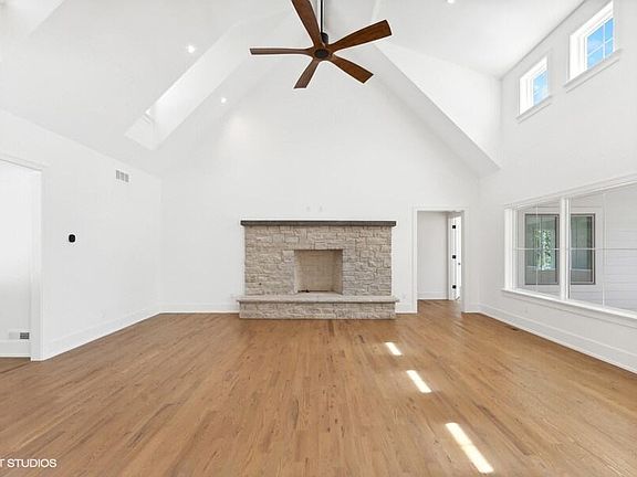 4th image of 10894 Basswood Dr