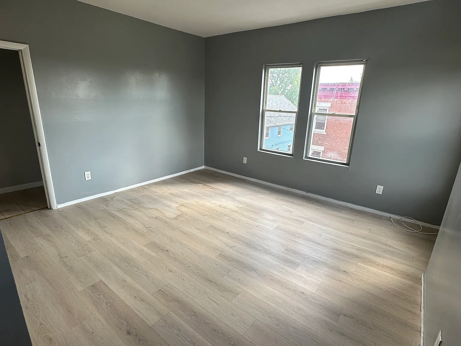 2 bed, 1000 sqft, $1,049 — Photo 2