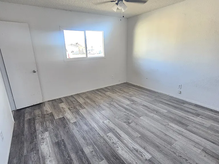 7928 W Earll Dr — Photo 13