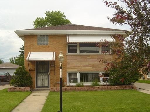 1st image of 110 Diversey Ave