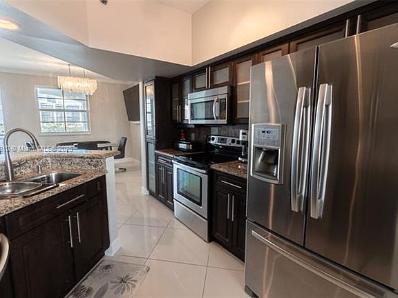 4th image of 3255 NE 184th St APT 12507