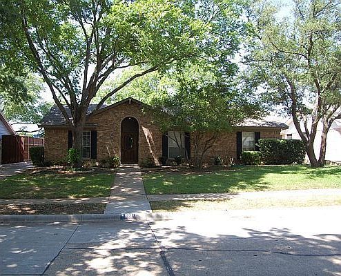 2nd image of 920 Vinecrest Ln
