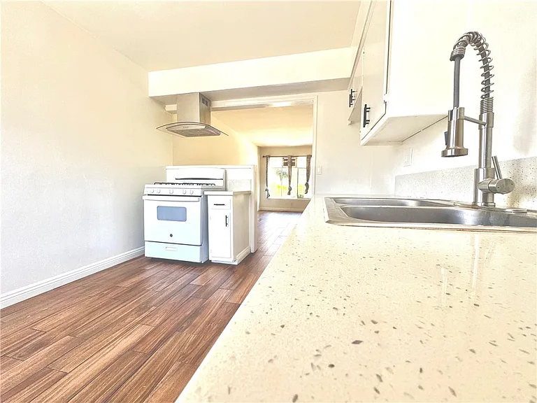233 S Baldwin Ave #D — Photo 6