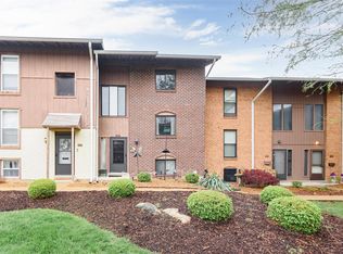 187 Carmel Woods Dr, Ballwin, MO 63021
